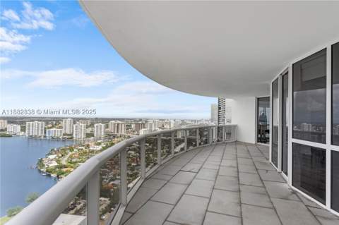 18201 Collins Ave 5301, Sunny Isles Beach FL - photo 9 of 47