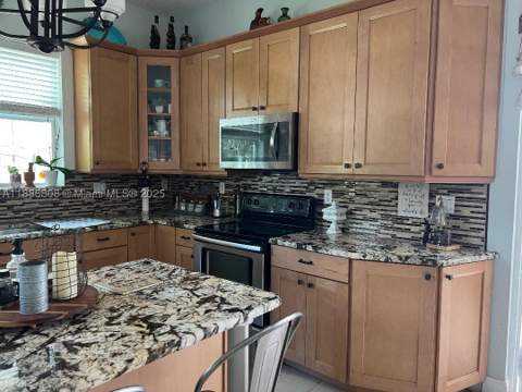 18247 NW 88th Pl, Hialeah FL - photo 13 of 45