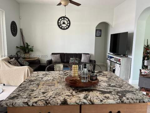 18247 NW 88th Pl, Hialeah FL - photo 15 of 45