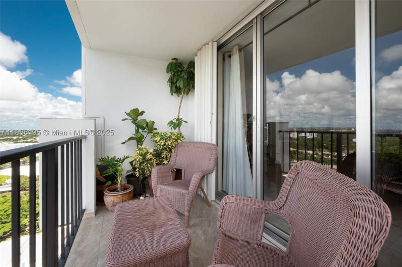 2 bedroom Condominium at 2750 NE 183rd St 2204, Commodore Plaza Condo, Aventura — photo 2