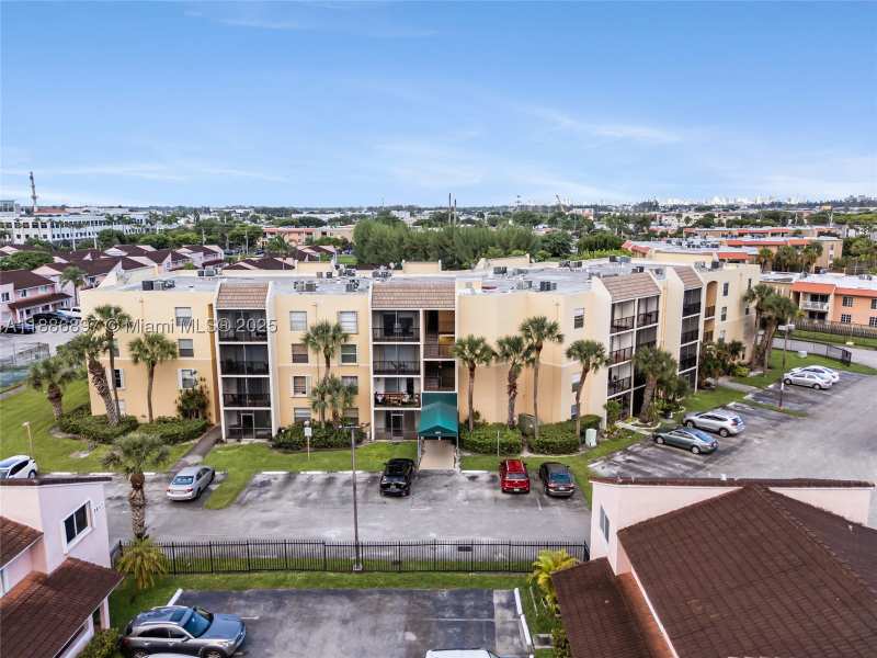 1 bedroom Condominium at 8005 Lake Dr 404, Sandoral Condo Ph I, Doral — photo 1