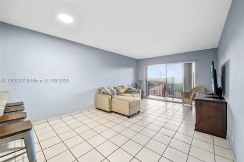 8005 Lake Dr 404, Doral FL - photo 10 of 23