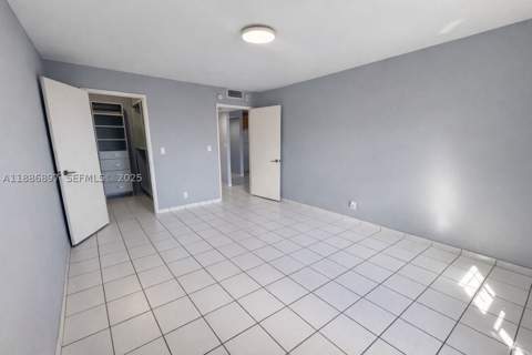 8005 Lake Dr 404, Doral FL - photo 13 of 23