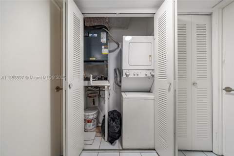 8005 Lake Dr 404, Doral FL - photo 18 of 23