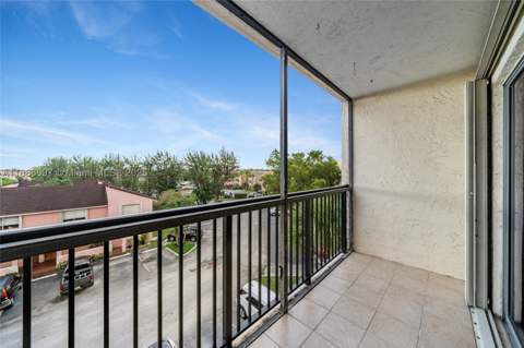 8005 Lake Dr 404, Doral FL - photo 21 of 23
