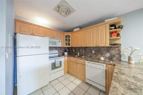8005 Lake Dr 404, Doral FL - photo 7 of 23