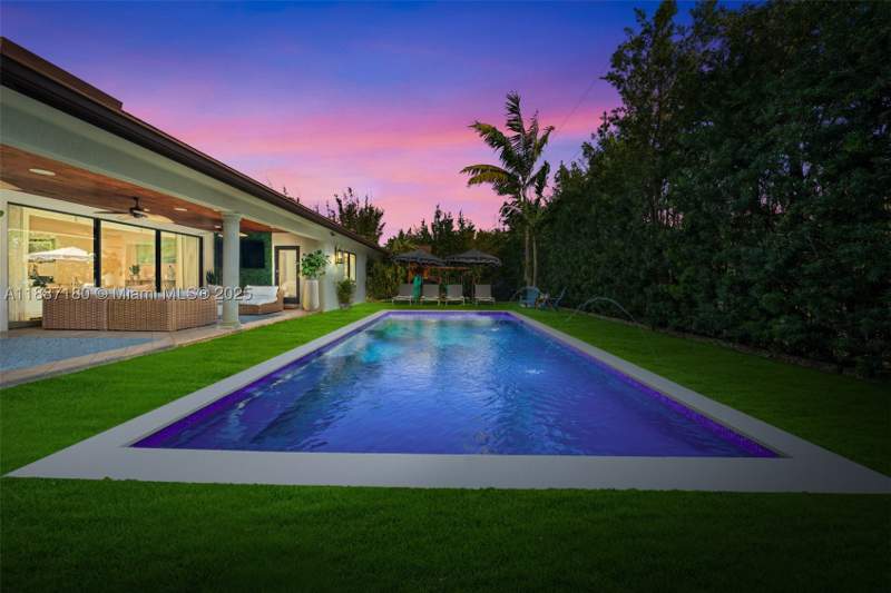 3 bedroom SingleFamilyResidence at 6420 SW 63rd Ter, Twin Lake Manor Sub, South Miami — photo 2