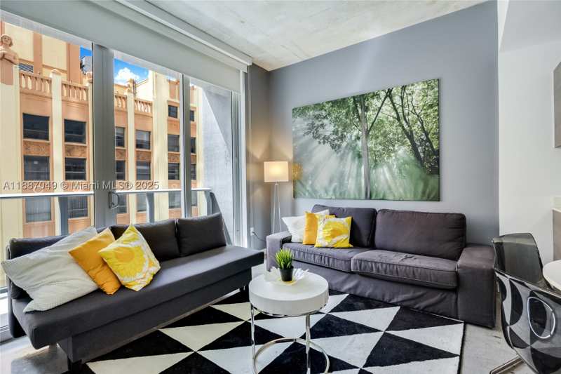 1 bedroom Condominium at 151 SE 1st St 1003, Centro Condo, Miami — photo 1