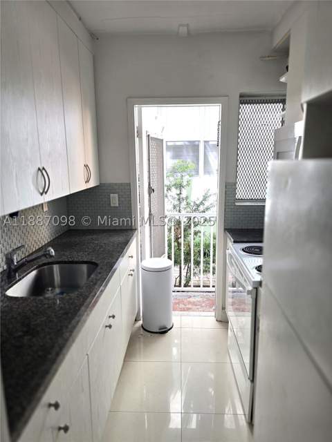 835 Meridian Ave 4, Miami Beach FL - photo 11 of 12