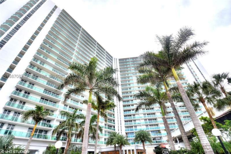 2 bedroom Condominium at 100 Bayview Dr 1931, Arlen House East Condo, Sunny Isles Beach — photo 5