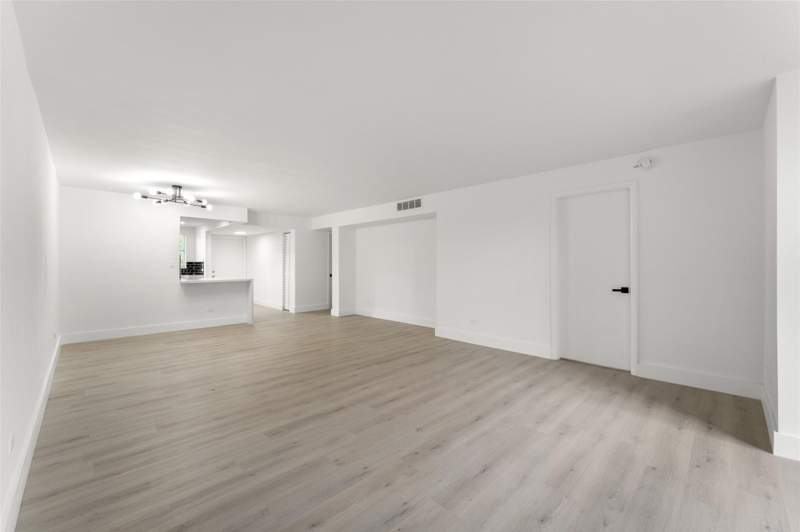 2 bedroom Condominium at 441 NE 195th Street 302, Royal Oaks, Miami — photo 4