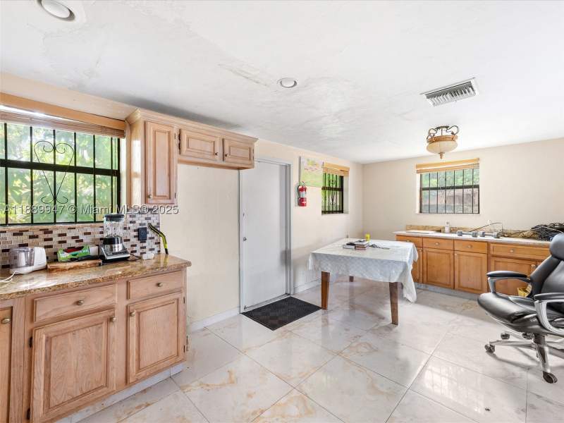 3 bedroom SingleFamilyResidence at 16815 NW 38th Ct, Carol City Rev Plat, Miami Gardens — photo 4