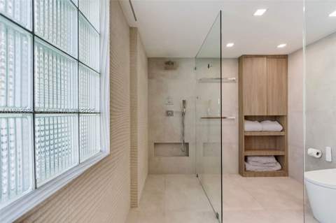 1455 Ocean Dr 811, Miami Beach FL - photo 15 of 44