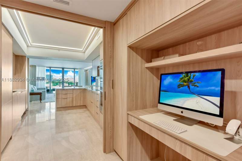 1 bedroom Condominium at 1455 Ocean Dr 811, Il Villaggio South Beach, Miami Beach — photo 5