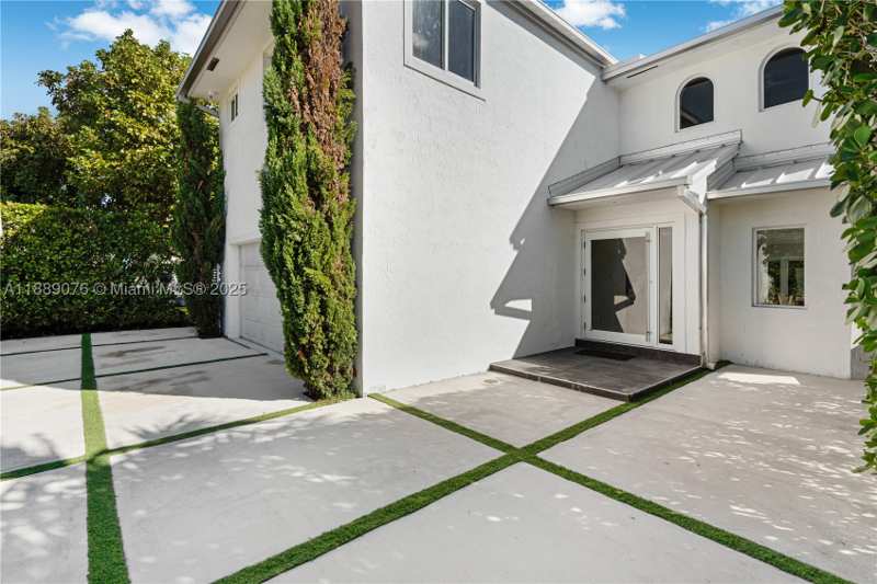 4 bedroom SingleFamilyResidence at 6763 SW 106 pl, Jacarandas At Sunset, Miami — photo 1