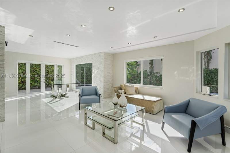 4 bedroom SingleFamilyResidence at 6763 SW 106 pl, Jacarandas At Sunset, Miami — photo 4