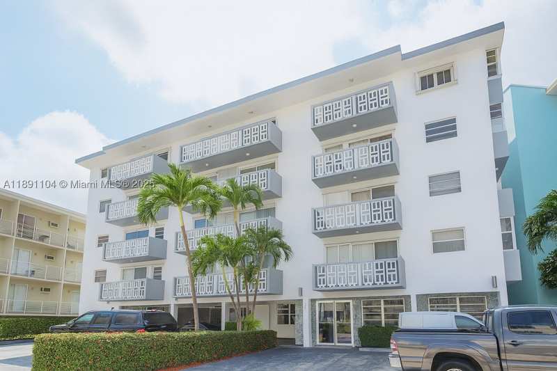 1 bedroom Condominium at 1662 Lincoln Ct 402, Belleview Sub - A Resub, Miami Beach — photo 1