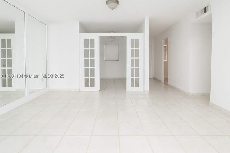 1 bedroom Condominium at 1662 Lincoln Ct 402, Belleview Sub - A Resub, Miami Beach — photo 3