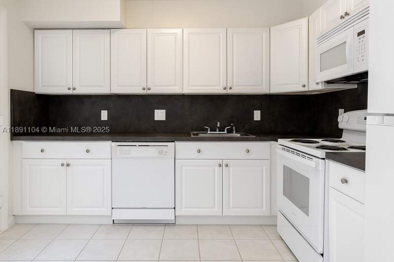 1 bedroom Condominium at 1662 Lincoln Ct 402, Belleview Sub - A Resub, Miami Beach — photo 5