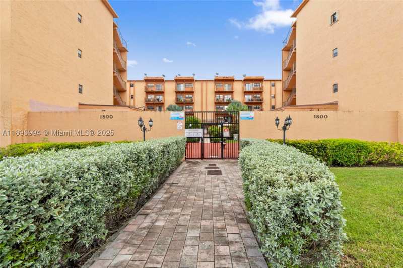 3 bedroom Condominium at 1800 W 54th St 109, Westland Condo, Hialeah — photo 1