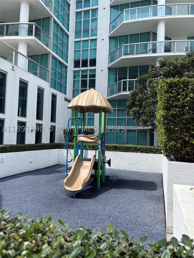2 bedroom Condominium at 3131 NE 188th St 1-809, The Atrium At Aventura Co, Aventura — photo 2