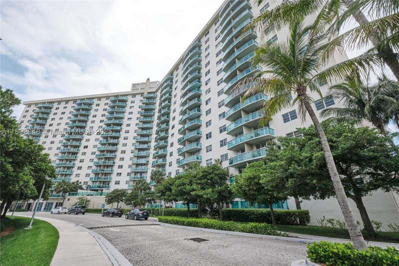1 bedroom Condominium at 19370 Collins Ave 407, Ocean Reserve Condo, Sunny Isles Beach — photo 2