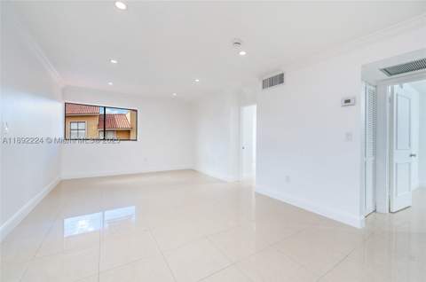 2775 W 61st Pl 207, Hialeah FL - photo 11 of 26