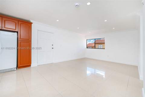 2775 W 61st Pl 207, Hialeah FL - photo 12 of 26