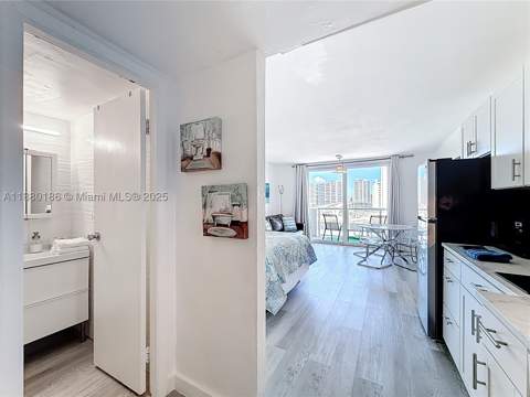 19201 Collins Ave 636, Sunny Isles Beach FL - photo 18 of 23