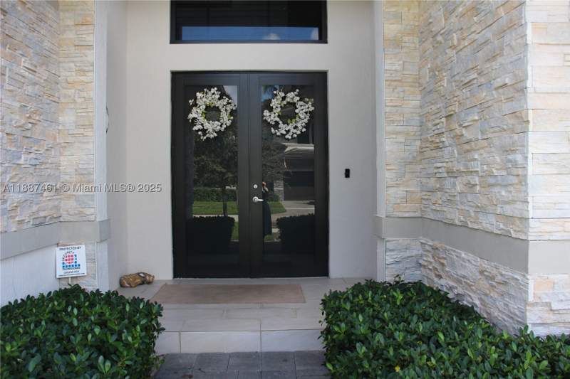 5 bedroom SingleFamilyResidence at 8904 SW 69th Ter, Legacy Grand, Miami — photo 2