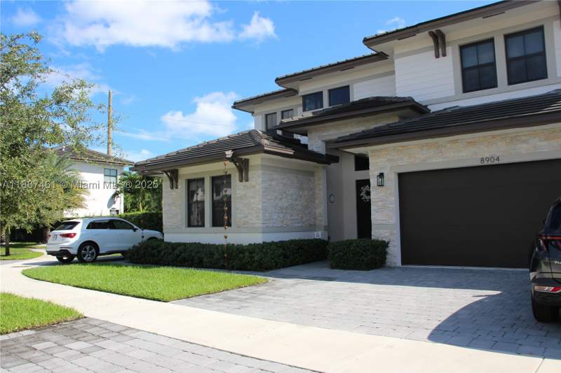 5 bedroom SingleFamilyResidence at 8904 SW 69th Ter, Legacy Grand, Miami — photo 3