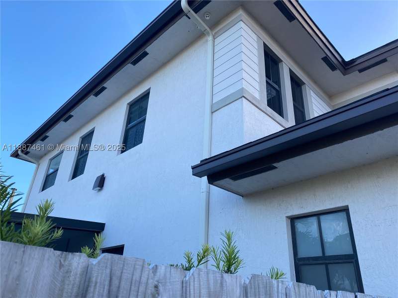5 bedroom SingleFamilyResidence at 8904 SW 69th Ter, Legacy Grand, Miami — photo 5