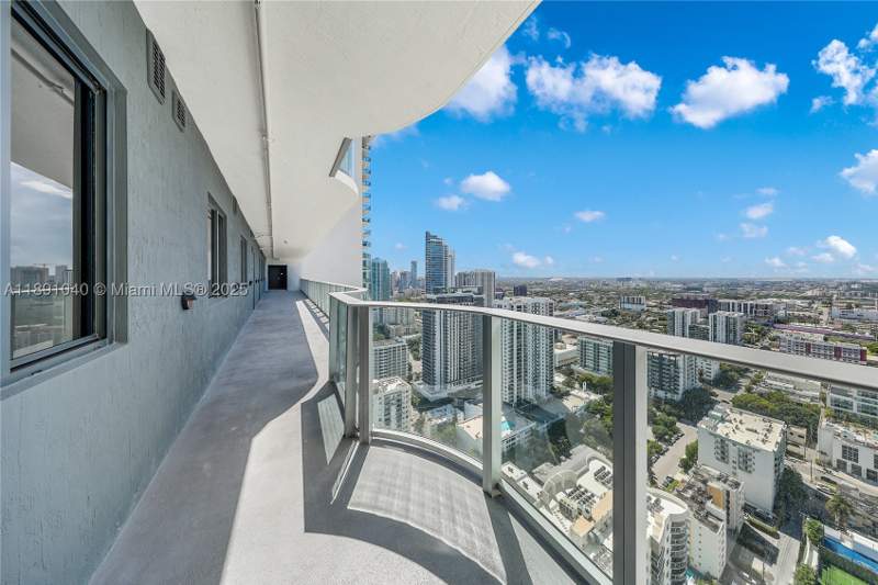 2 bedroom Condominium at 700 NE 24 St 3402, Aria Reserve South, Miami — photo 3
