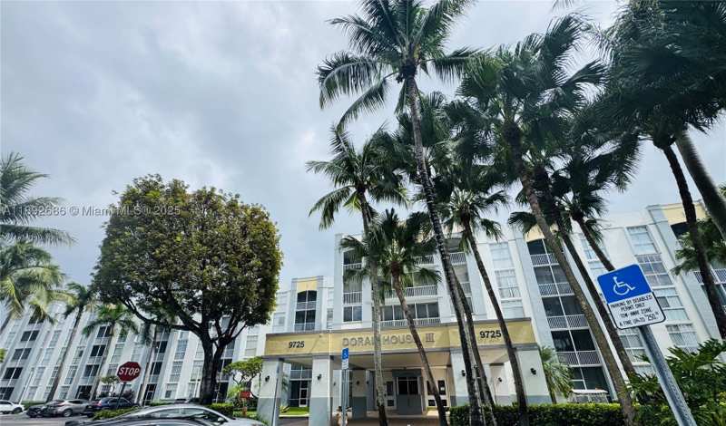 3 bedroom Condominium at 9725 NW 52nd St 114, Doral House Condo No 3, Doral — photo 1