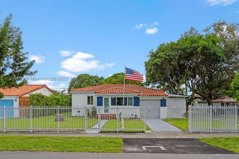 3 bedroom SingleFamilyResidence at 5340 SW 5th St, Durward Heights, Miami — photo 2