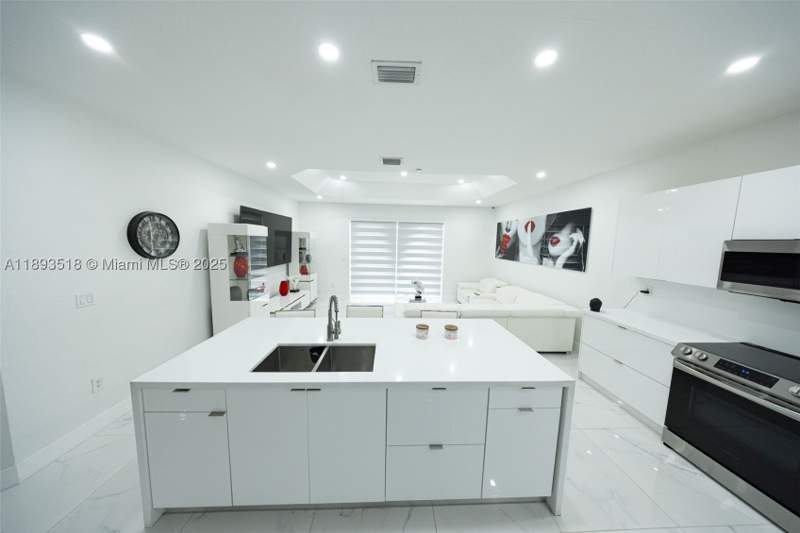4 bedroom SingleFamilyResidence at 2122 NE 39th Ter, Floridian Bay Estates, Homestead — photo 3