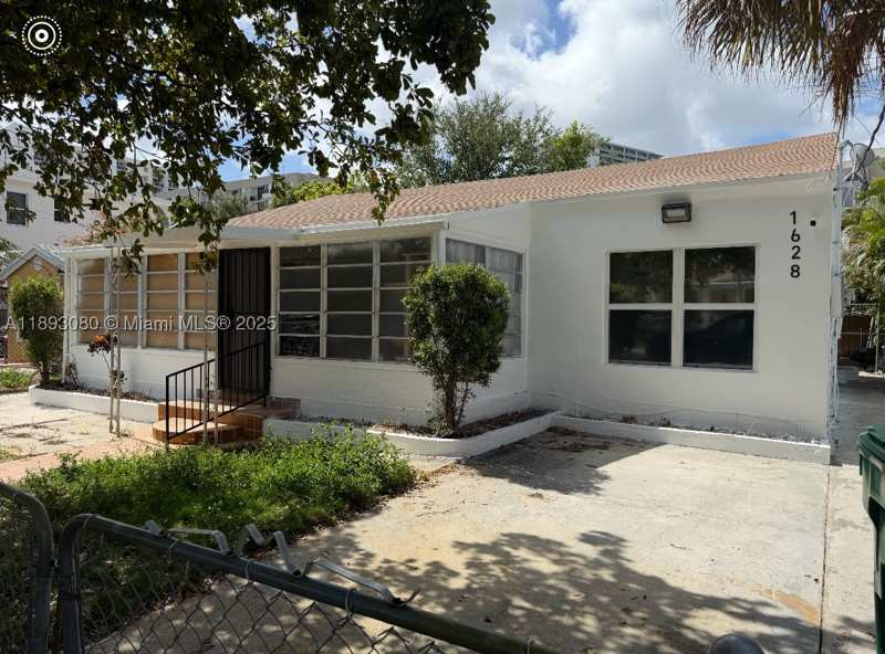 4 bedroom SingleFamilyResidence at 1628 NW 15th St, South Allapattah Manor, Miami — photo 1