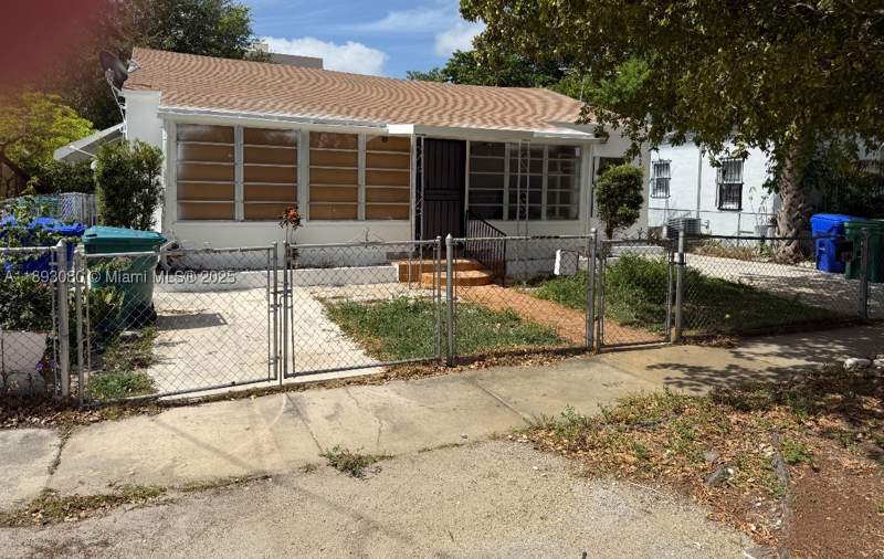 4 bedroom SingleFamilyResidence at 1628 NW 15th St, South Allapattah Manor, Miami — photo 2