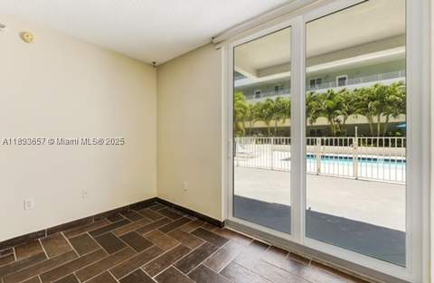 7800 Collins Ave 203, Miami Beach FL - photo 6 of 29