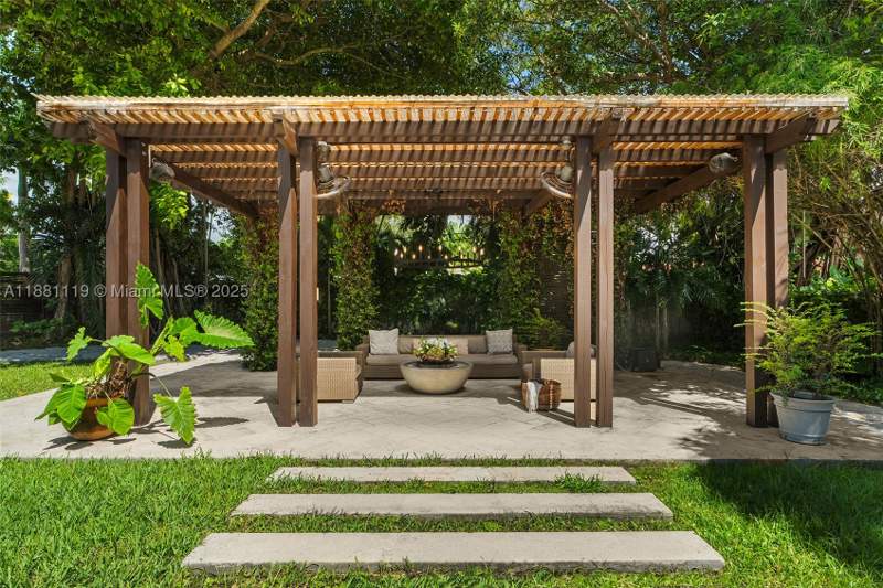 4 bedroom SingleFamilyResidence at 575 Bay Point Rd, BAY POINT, Miami — photo 4