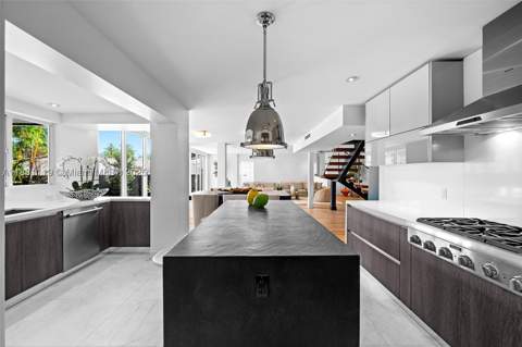 575 Bay Point Rd, Miami FL - photo 9 of 97