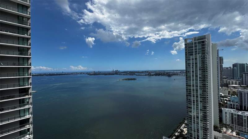1 bedroom Condominium at 650 NE 32nd Street 4307, Paraiso Bay, Miami — photo 3