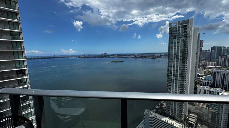 1 bedroom Condominium at 650 NE 32nd Street 4307, Paraiso Bay, Miami — photo 4