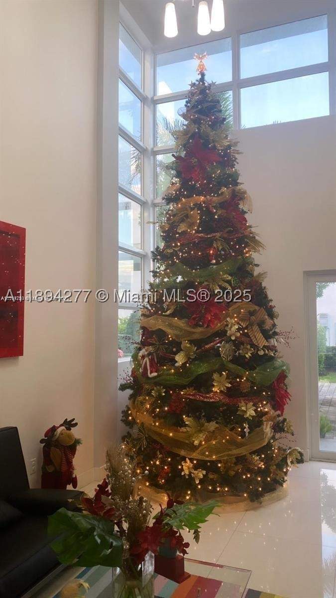 5 bedroom SingleFamilyResidence at 9880 NW 74th Ter, Doral Commons Residential, Doral — photo 3
