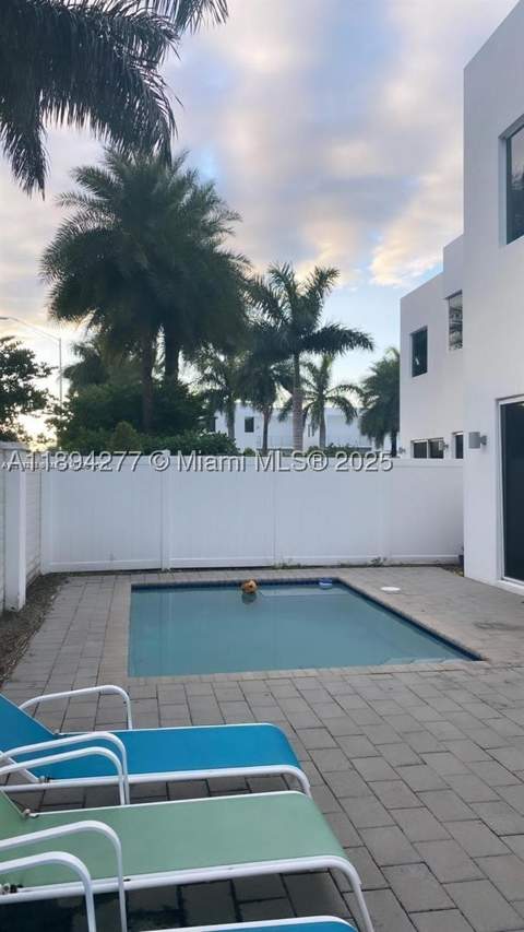 9880 NW 74th Ter, Doral FL - photo 6 of 9