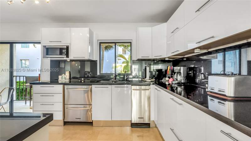 2 bedroom Townhouse at 10090 Bay Harbor Ter 10090, Bay Harbor Townhouses Con, Bay Harbor Islands — photo 5