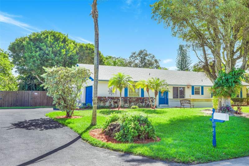 4 bedroom SingleFamilyResidence at 18045 SW 87th Ct, Section 21 Bel-Aire, Palmetto Bay — photo 2