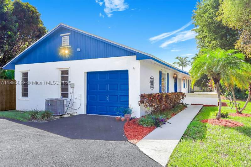 4 bedroom SingleFamilyResidence at 18045 SW 87th Ct, Section 21 Bel-Aire, Palmetto Bay — photo 4