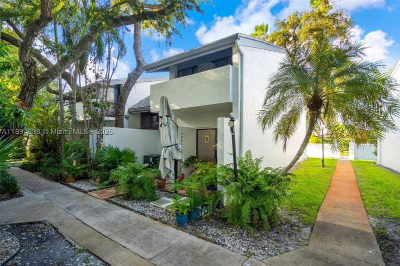 4 bedroom Condominium at 19440 NE 26th Ave 54B, Riverwood Sec 3, Miami — photo 3