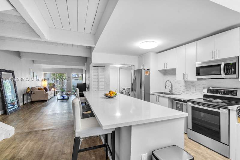 4 bedroom Condominium at 19440 NE 26th Ave 54B, Riverwood Sec 3, Miami — photo 4